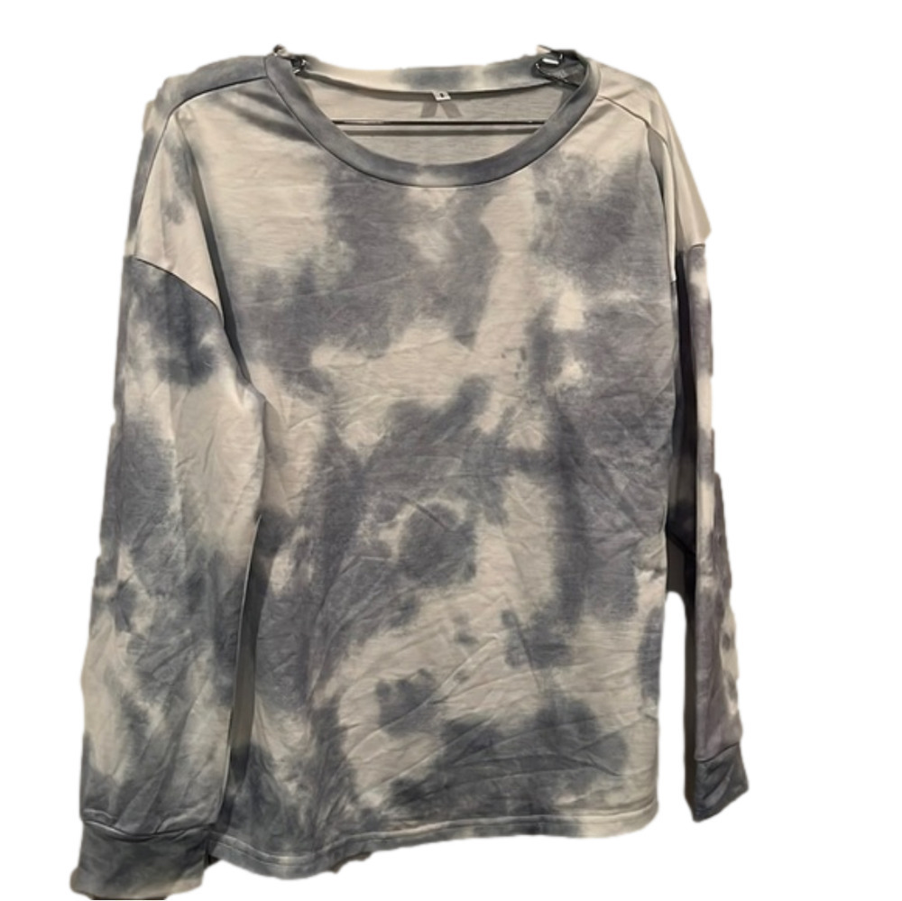 𝅺tie-dyed long sleeve shirt.